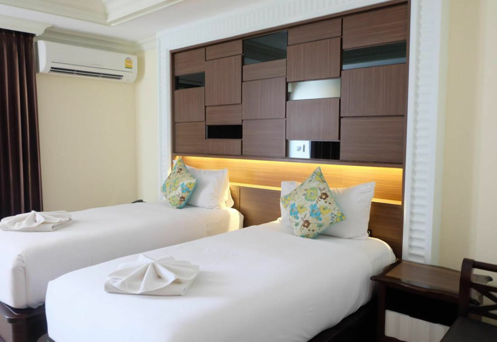 March Hotel Pattaya Bagian luar foto
