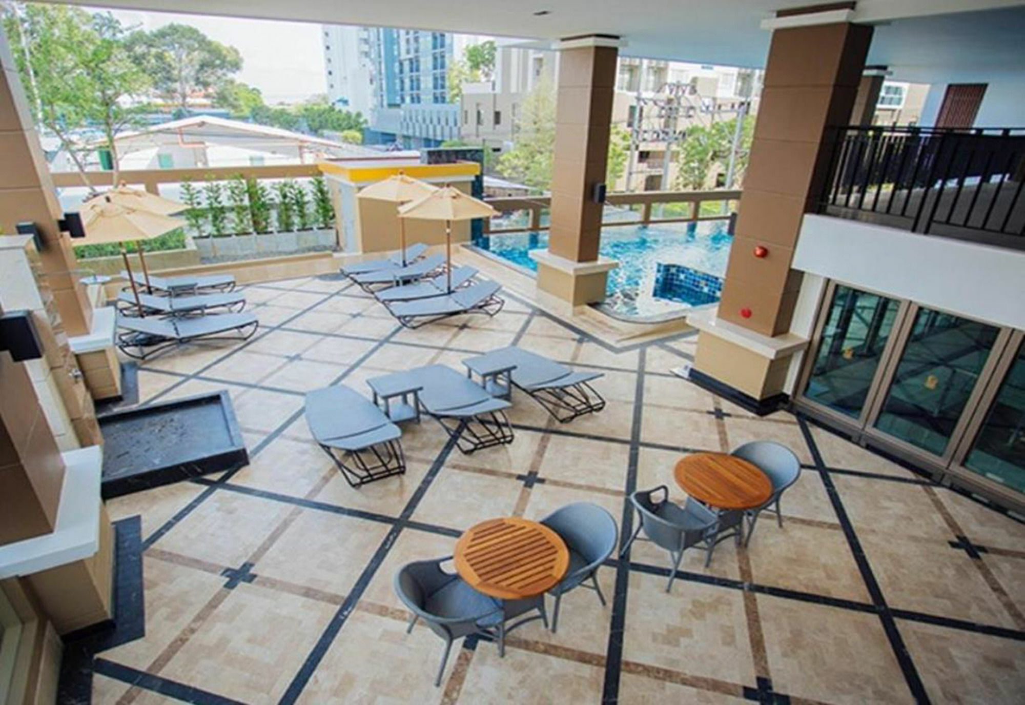 March Hotel Pattaya Bagian luar foto