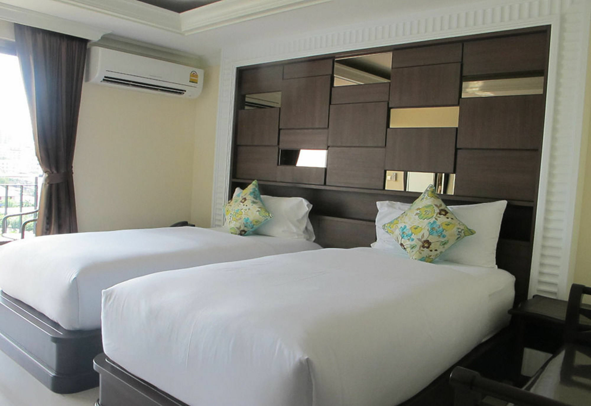 March Hotel Pattaya Bagian luar foto